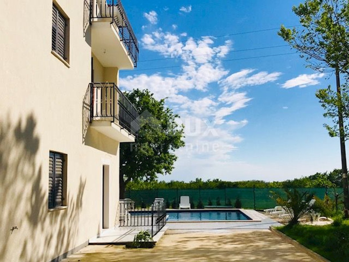 ISTRIA, SVETI LOVREČ - Spaziosa casa con cinque appartamenti e piscina