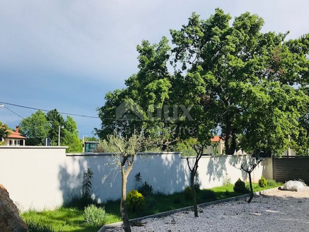 ISTRIA, SVETI LOVREČ - Spaziosa casa con cinque appartamenti e piscina