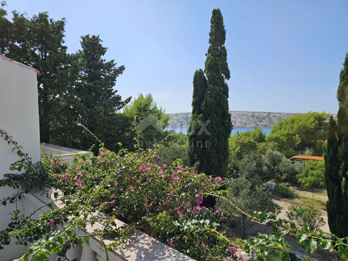 ISOLA DI RAB, BARBAT - Casa con appartamenti vicino alle spiagge