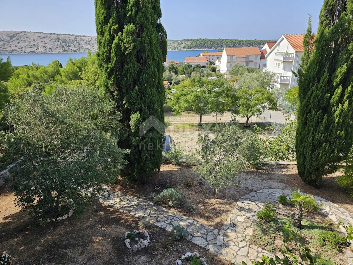 ISOLA DI RAB, BARBAT - Casa con appartamenti vicino alle spiagge