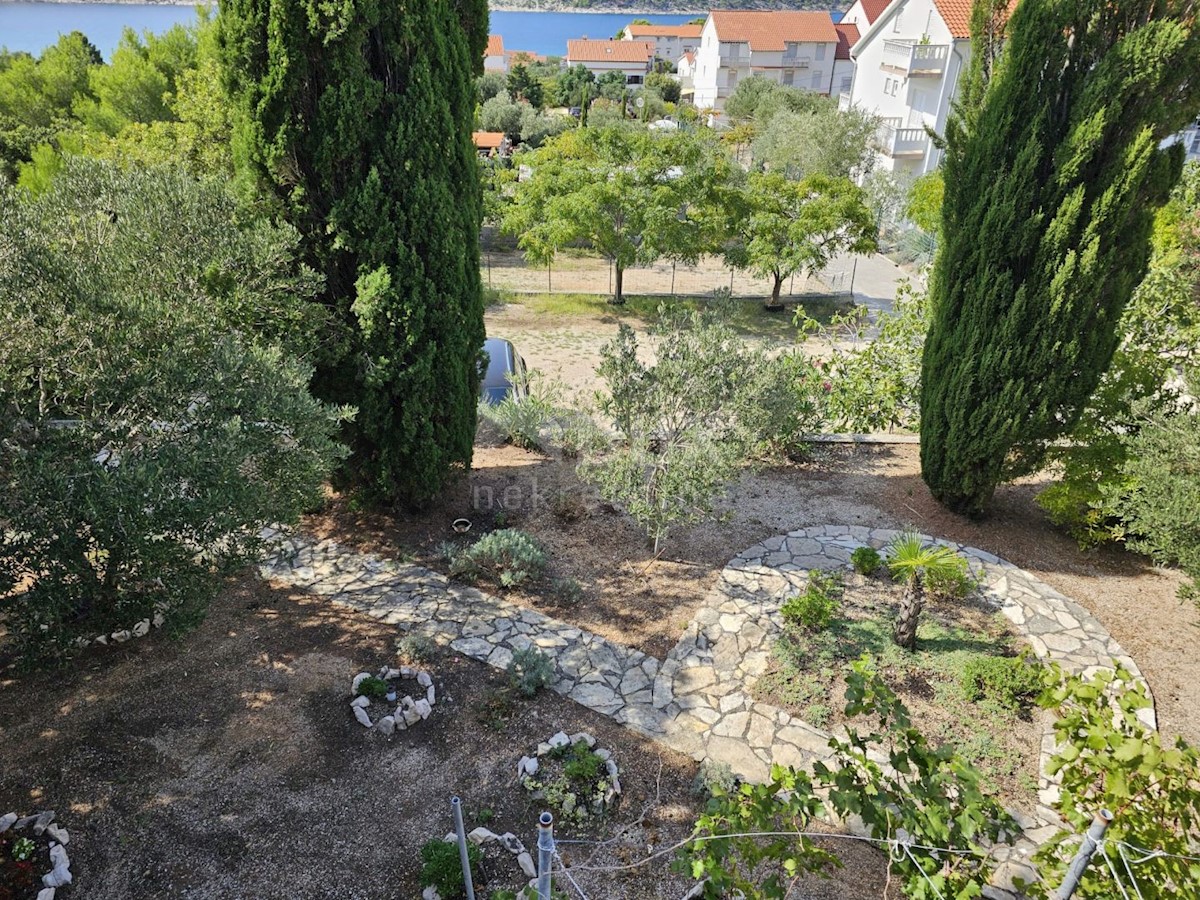 ISOLA DI RAB, BARBAT - Casa con appartamenti vicino alle spiagge