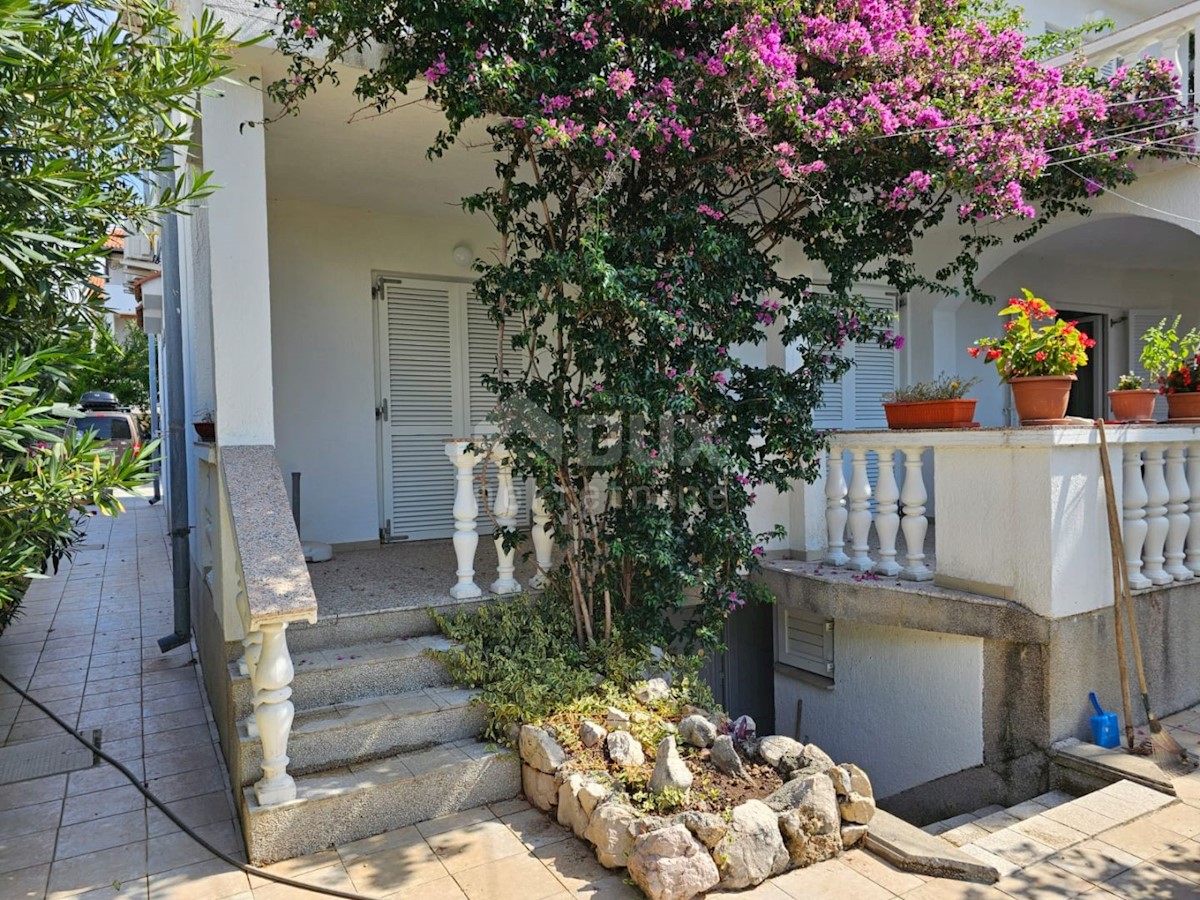 ISOLA DI RAB, BARBAT - Casa con appartamenti vicino alle spiagge