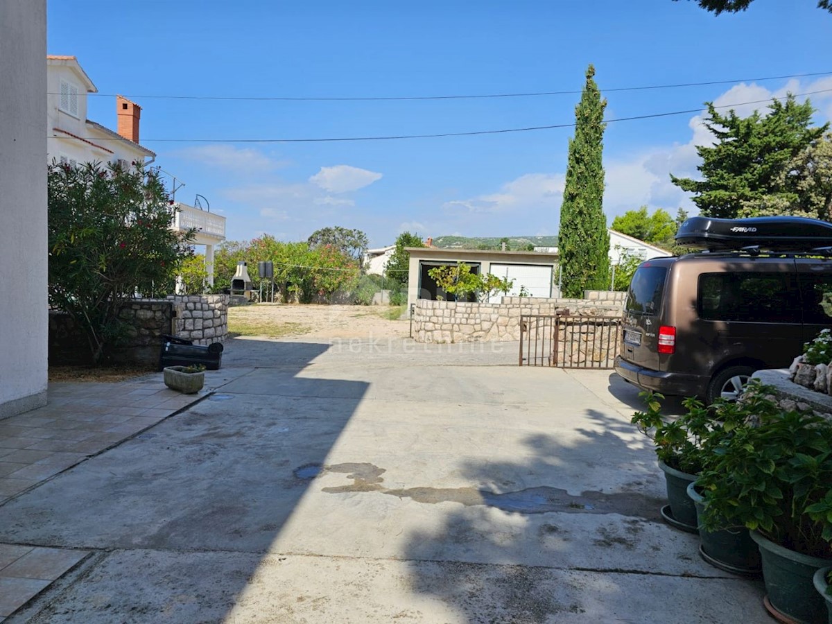 ISOLA DI RAB, BARBAT - Casa con appartamenti vicino alle spiagge