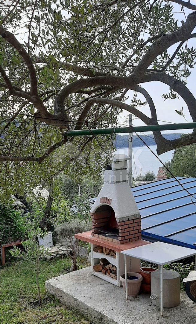 ISOLA DI RAB, KAMPOR - Casa con appartamenti a 100 m dal mare