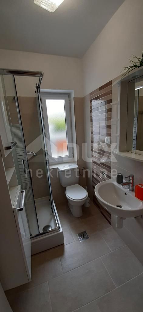 ISOLA DI RAB, KAMPOR - Casa con appartamenti a 100 m dal mare