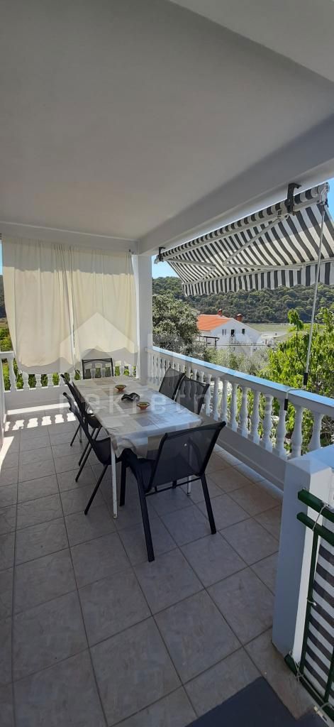 ISOLA DI RAB, KAMPOR - Casa con appartamenti a 100 m dal mare