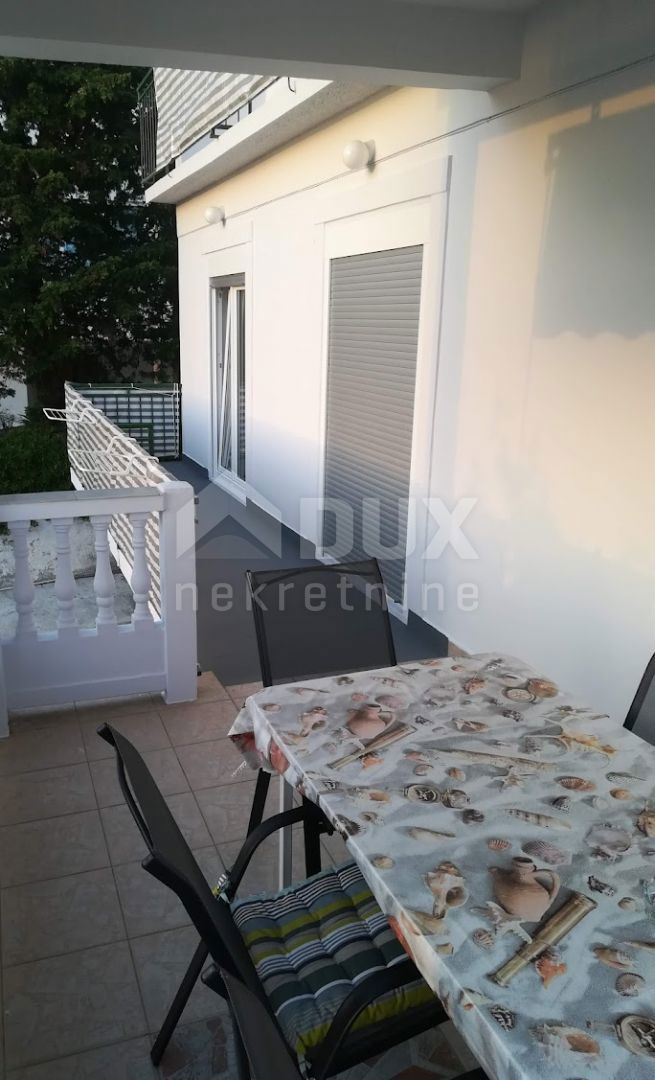 ISOLA DI RAB, KAMPOR - Casa con appartamenti a 100 m dal mare