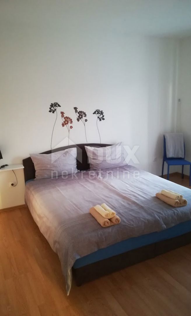 ISOLA DI RAB, KAMPOR - Casa con appartamenti a 100 m dal mare