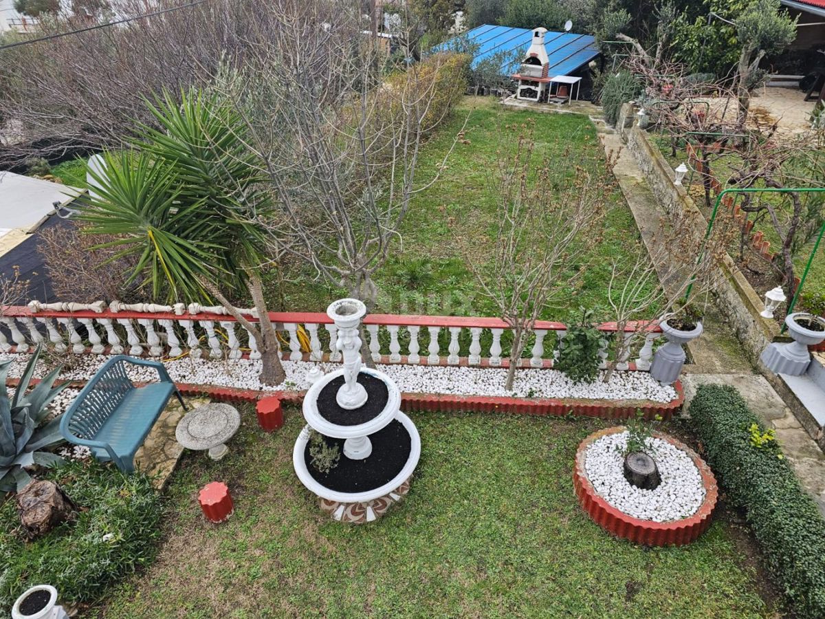 ISOLA DI RAB, KAMPOR - Casa con appartamenti a 100 m dal mare