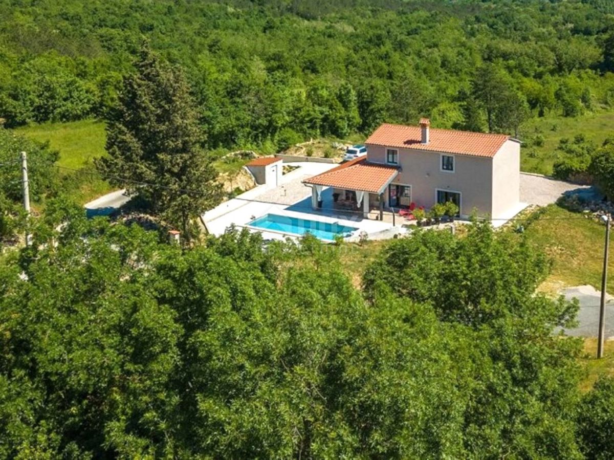 ISTRIA, LABIN - Moderna casa in pietra ristrutturata con piscina