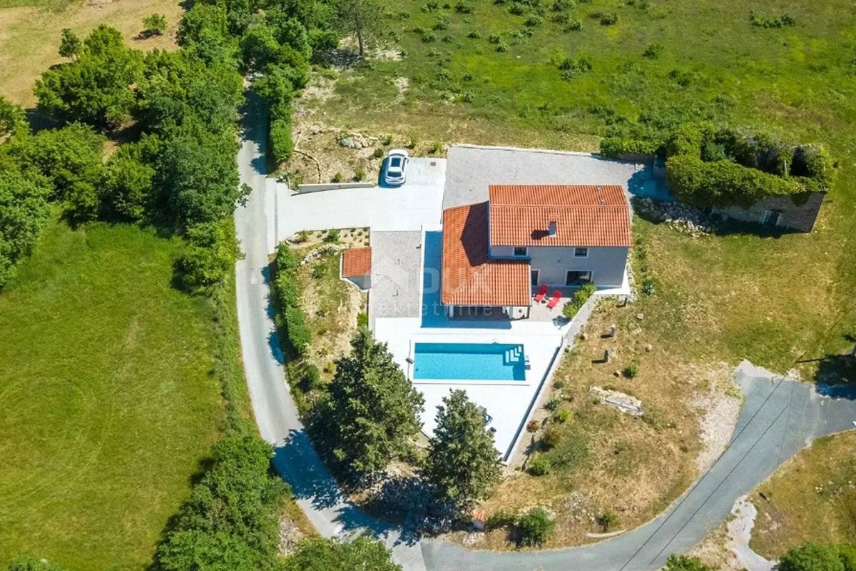 ISTRIA, LABIN - Moderna casa in pietra ristrutturata con piscina