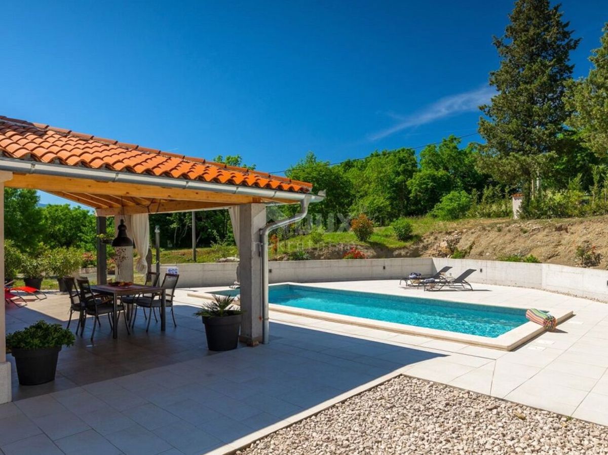 ISTRIA, LABIN - Moderna casa in pietra ristrutturata con piscina