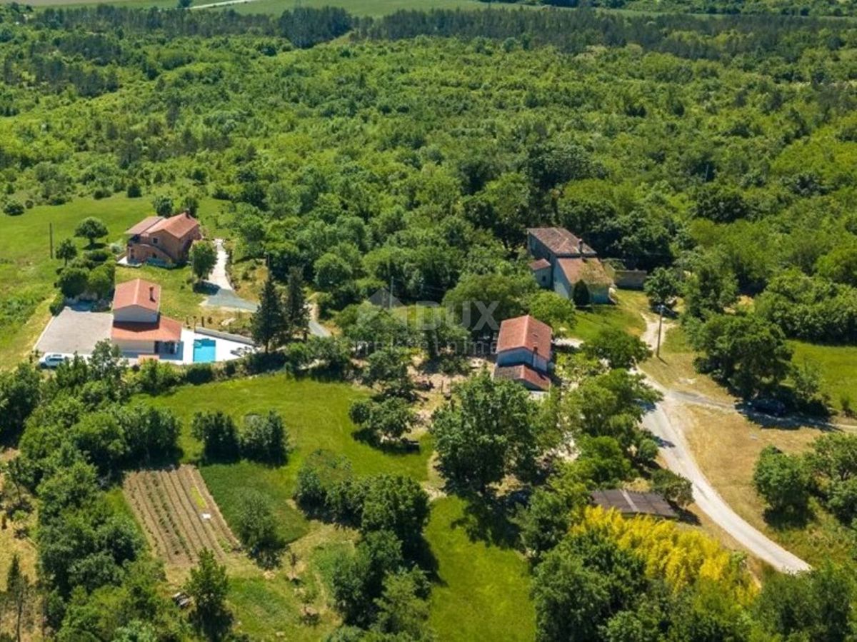 ISTRIA, LABIN - Moderna casa in pietra ristrutturata con piscina