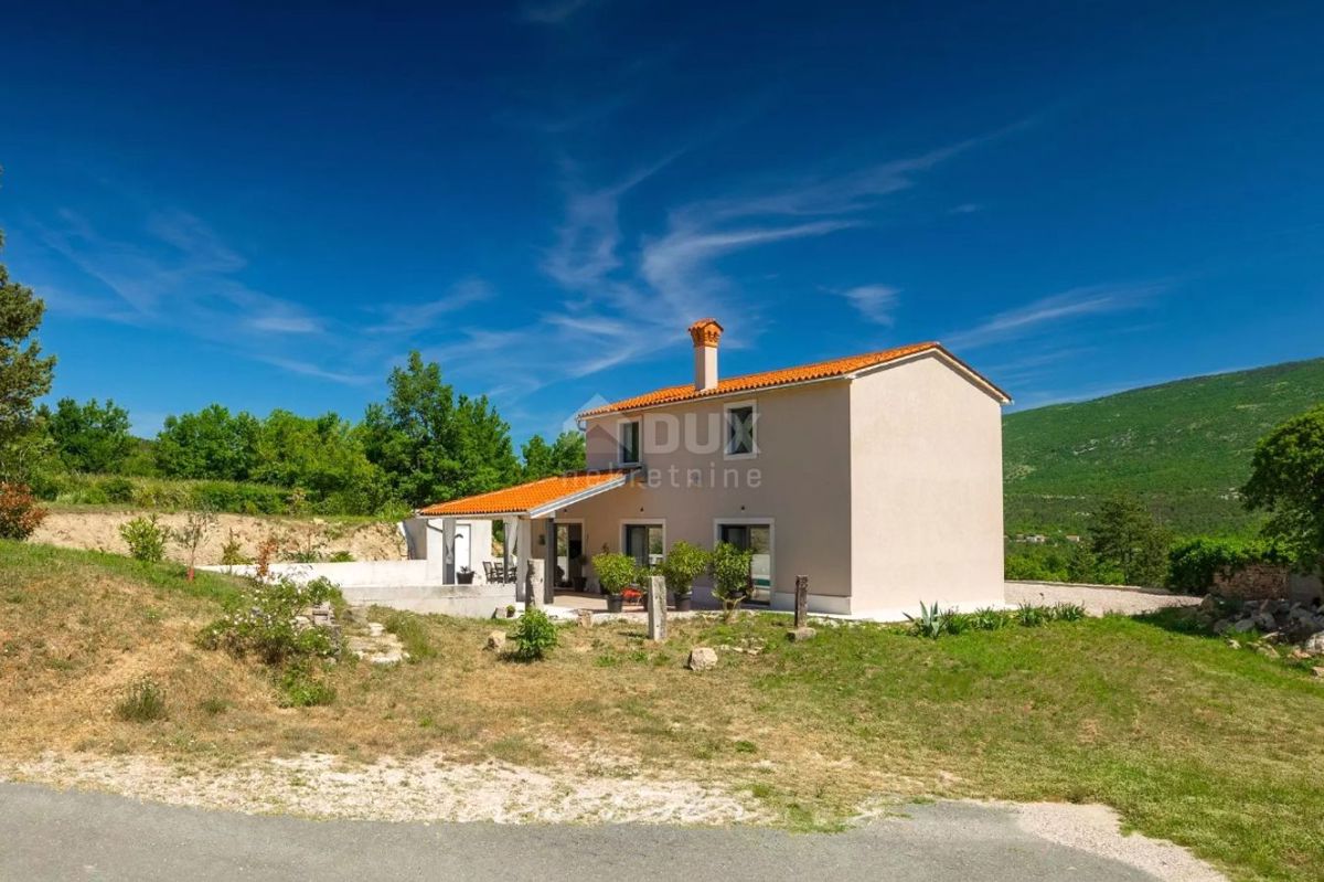 ISTRIA, LABIN - Moderna casa in pietra ristrutturata con piscina