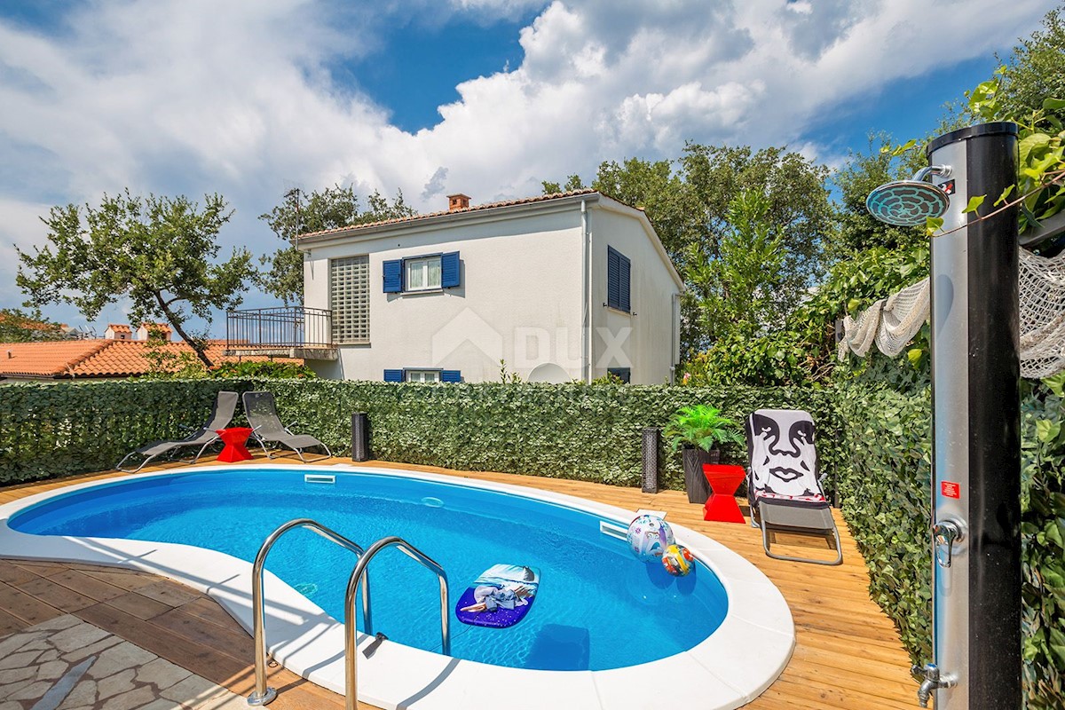 ISOLA DI KRK- MALINSKA - casa bifamiliare di lusso con piscina, sauna e jacuzzi a soli 70 metri dal mare!