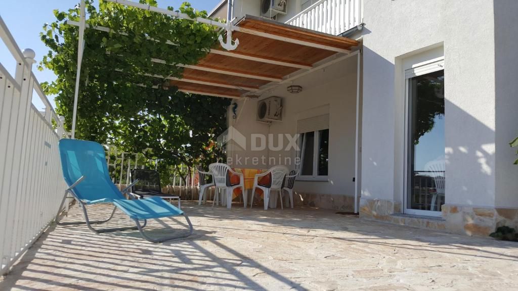 NOVI VINODOLSKI - casa in zona tranquilla con 5 appartamenti