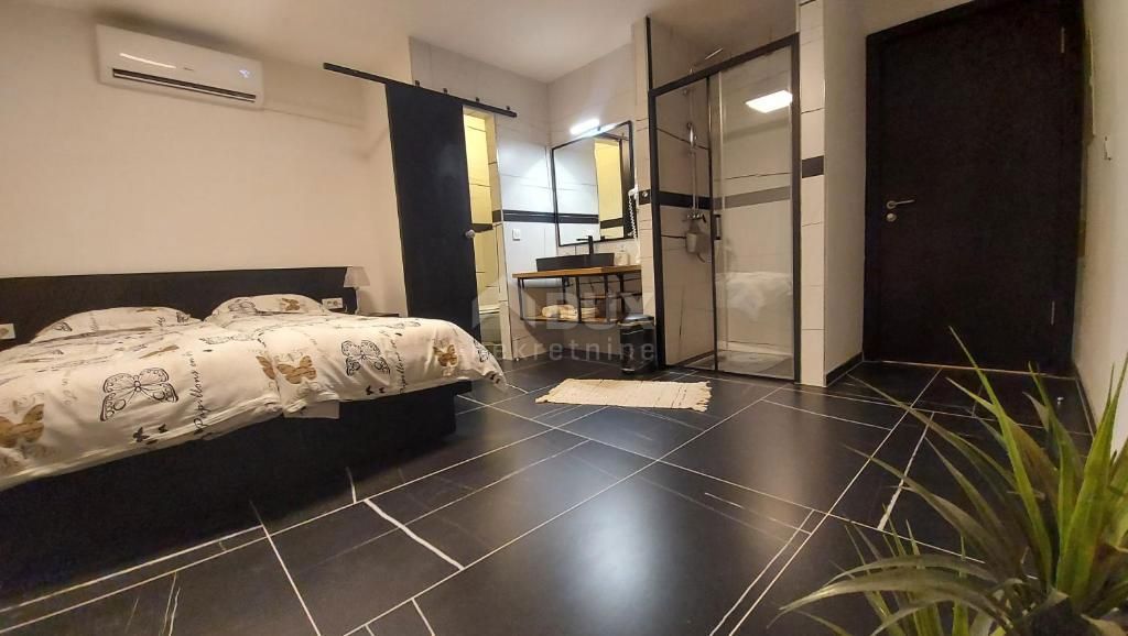 CRIKVENICA, TRIBALJ - due case vacanza con piscina