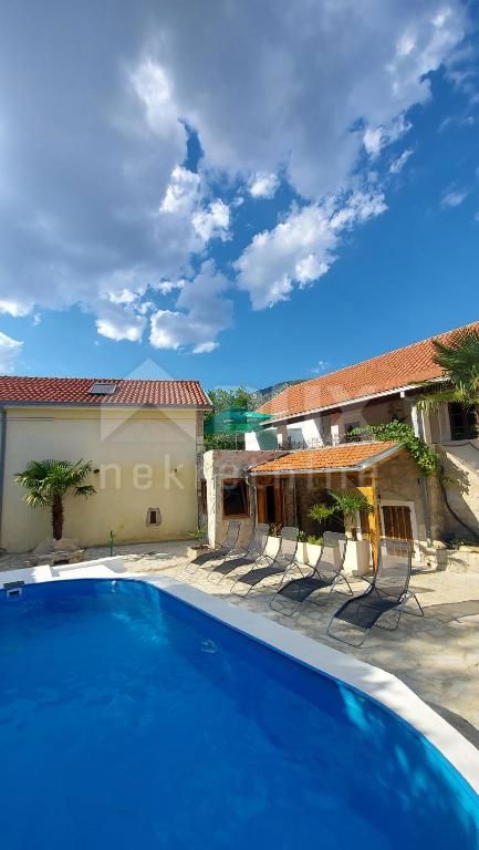 CRIKVENICA, TRIBALJ - due case vacanza con piscina