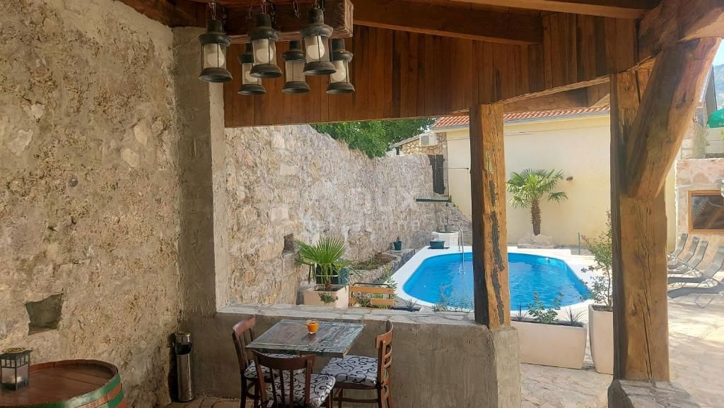 CRIKVENICA, TRIBALJ - due case vacanza con piscina