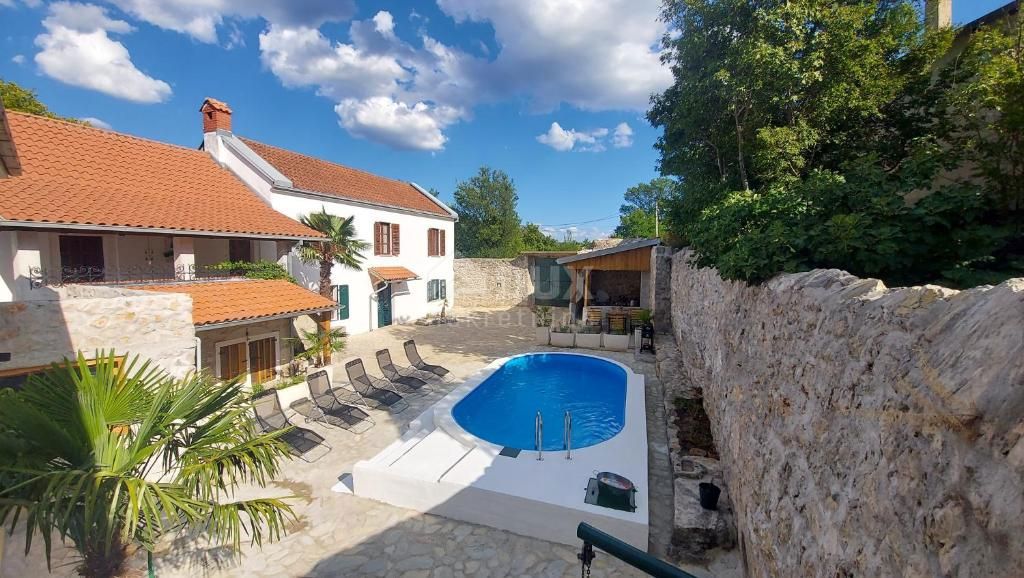 CRIKVENICA, TRIBALJ - due case vacanza con piscina