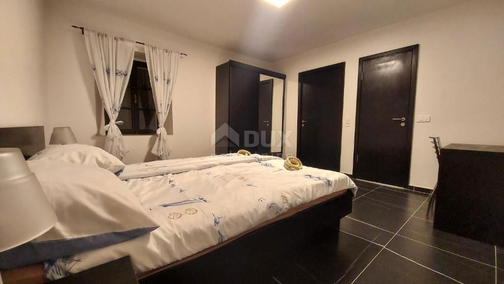 CRIKVENICA, TRIBALJ - due case vacanza con piscina