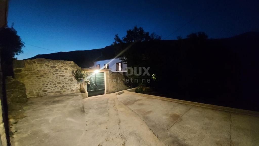 CRIKVENICA, TRIBALJ - due case vacanza con piscina