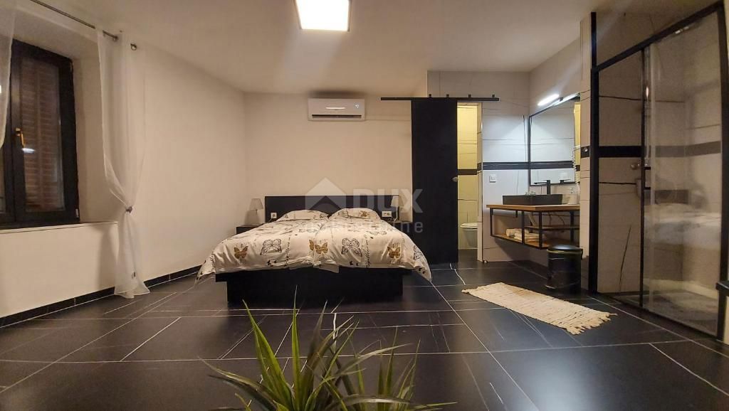 CRIKVENICA, TRIBALJ - due case vacanza con piscina