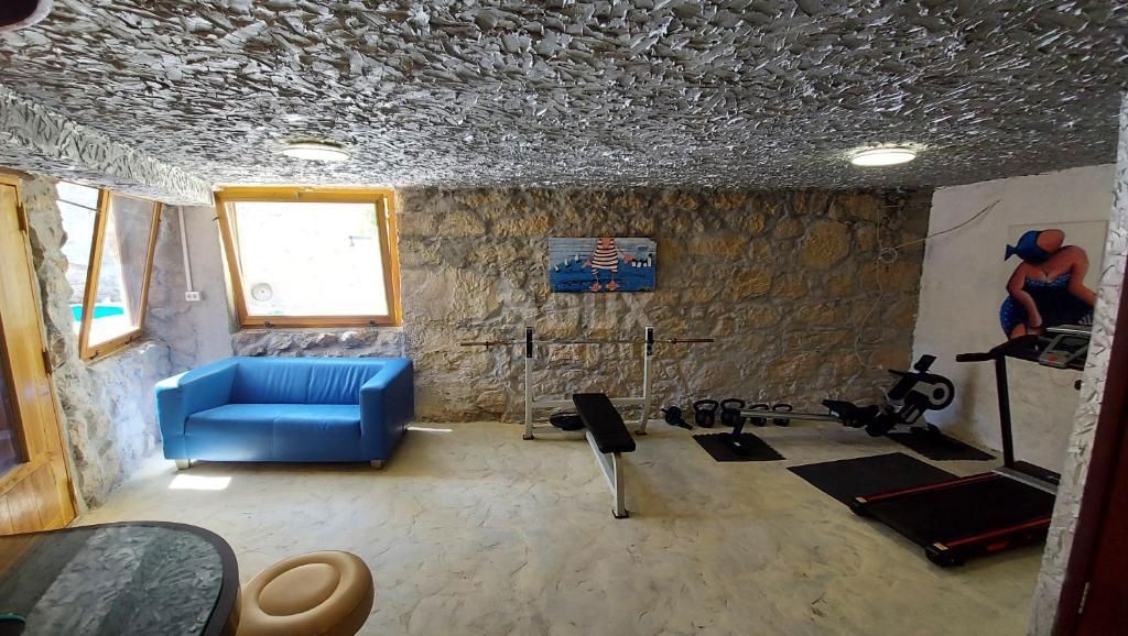 CRIKVENICA, TRIBALJ - due case vacanza con piscina