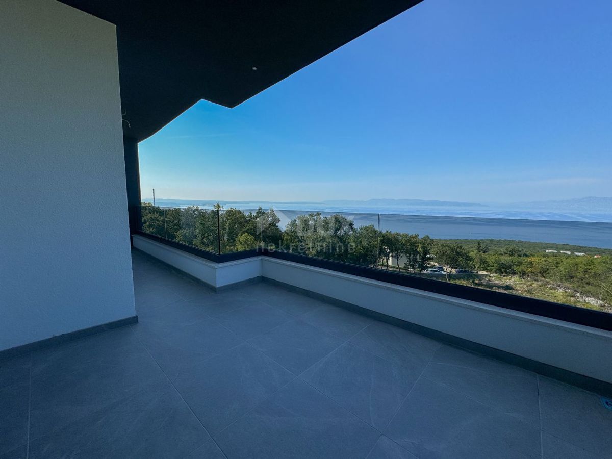 RIJEKA, KOSTRENA - esclusiva villa duplex con piscina a sfioro, garage, giardino, vista panoramica sul mare