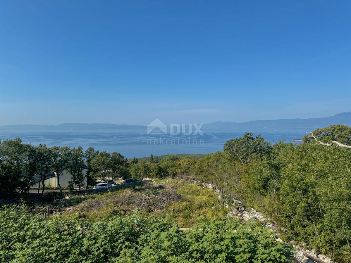 RIJEKA, KOSTRENA - esclusiva villa duplex con piscina a sfioro, garage, giardino, vista panoramica sul mare