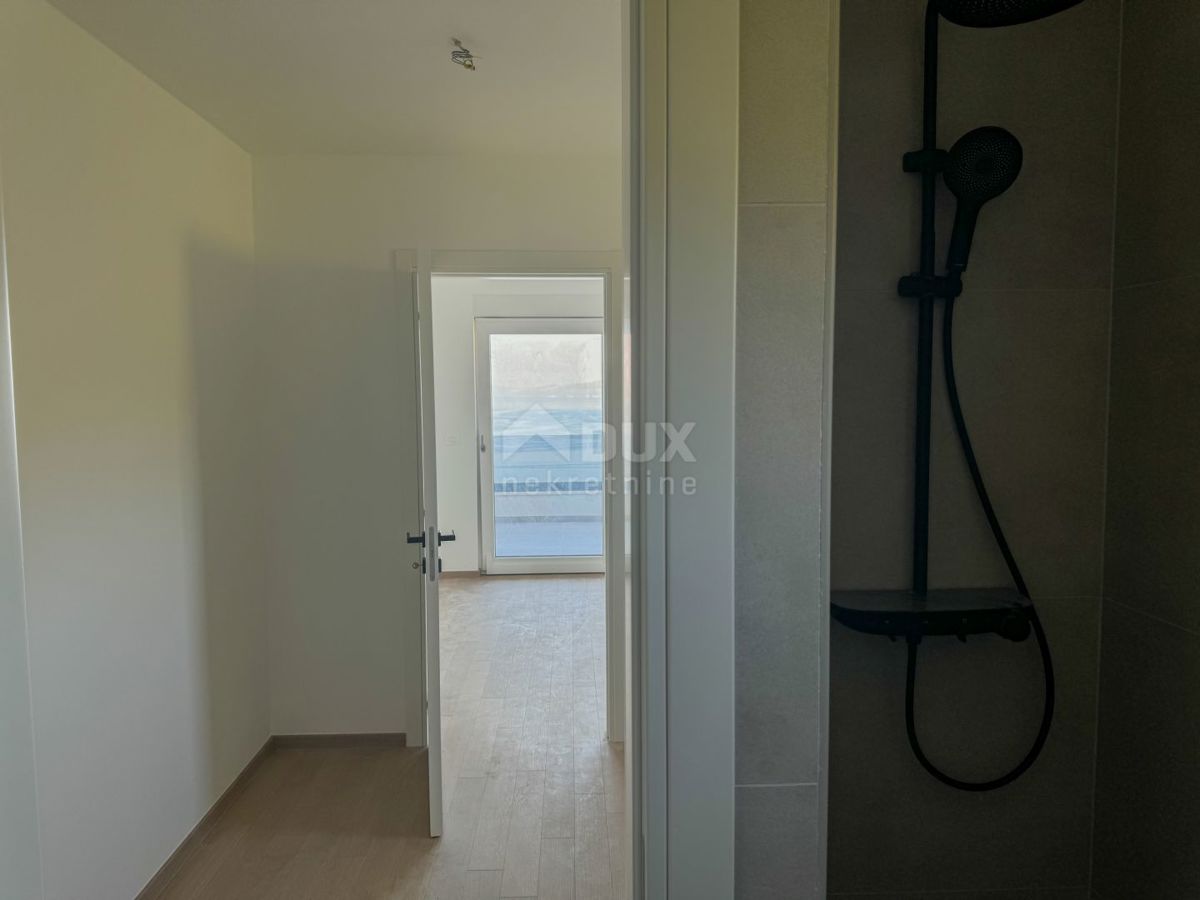 RIJEKA, KOSTRENA - esclusiva villa duplex con piscina a sfioro, garage, giardino, vista panoramica sul mare