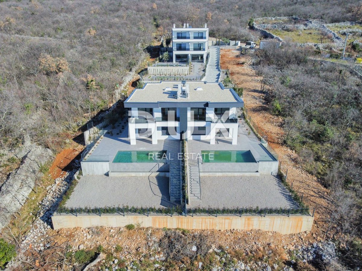 RIJEKA, KOSTRENA - esclusiva villa duplex con piscina a sfioro, garage, giardino, vista panoramica sul mare