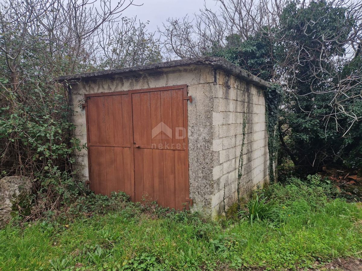 ISTRIA, LABIN - Casa da ristrutturare con taverna e garage