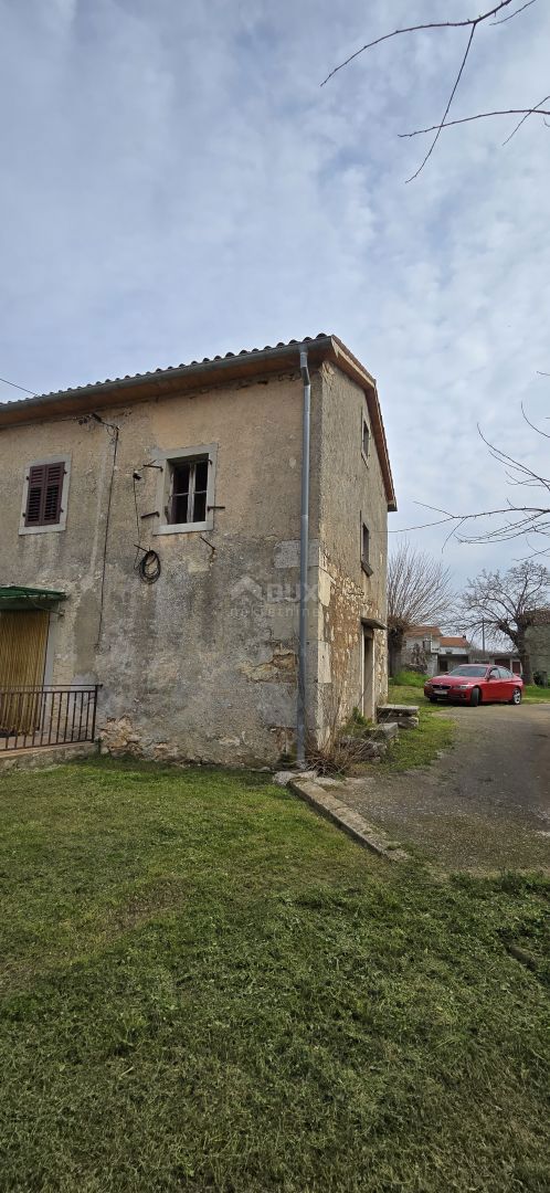 ISTRIA, LABIN - Casa da ristrutturare con taverna e garage