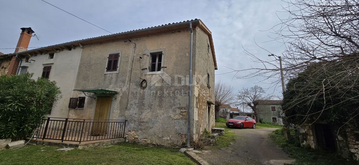 ISTRIA, LABIN - Casa da ristrutturare con taverna e garage