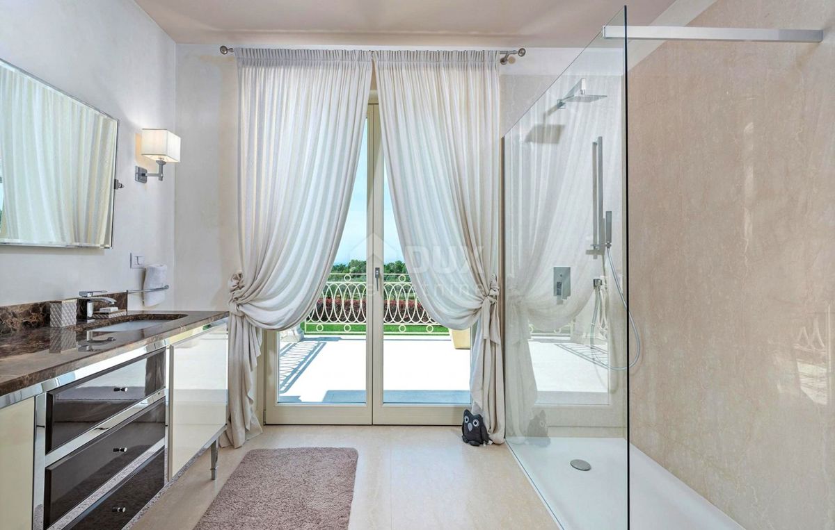 ISTRIA, PARENZO - Graziosa villa in una posizione eccezionale