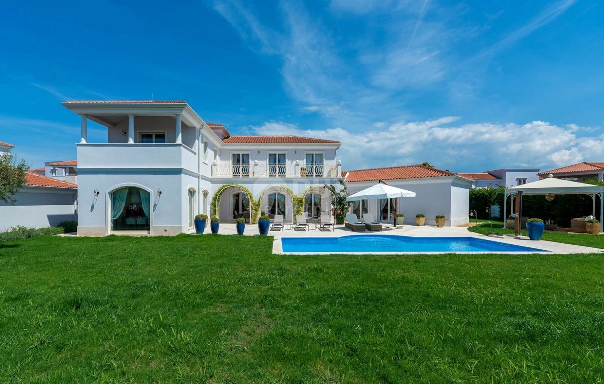 ISTRIA, PARENZO - Graziosa villa in una posizione eccezionale