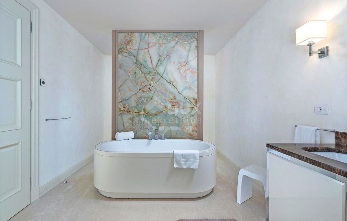 ISTRIA, PARENZO - Graziosa villa in una posizione eccezionale