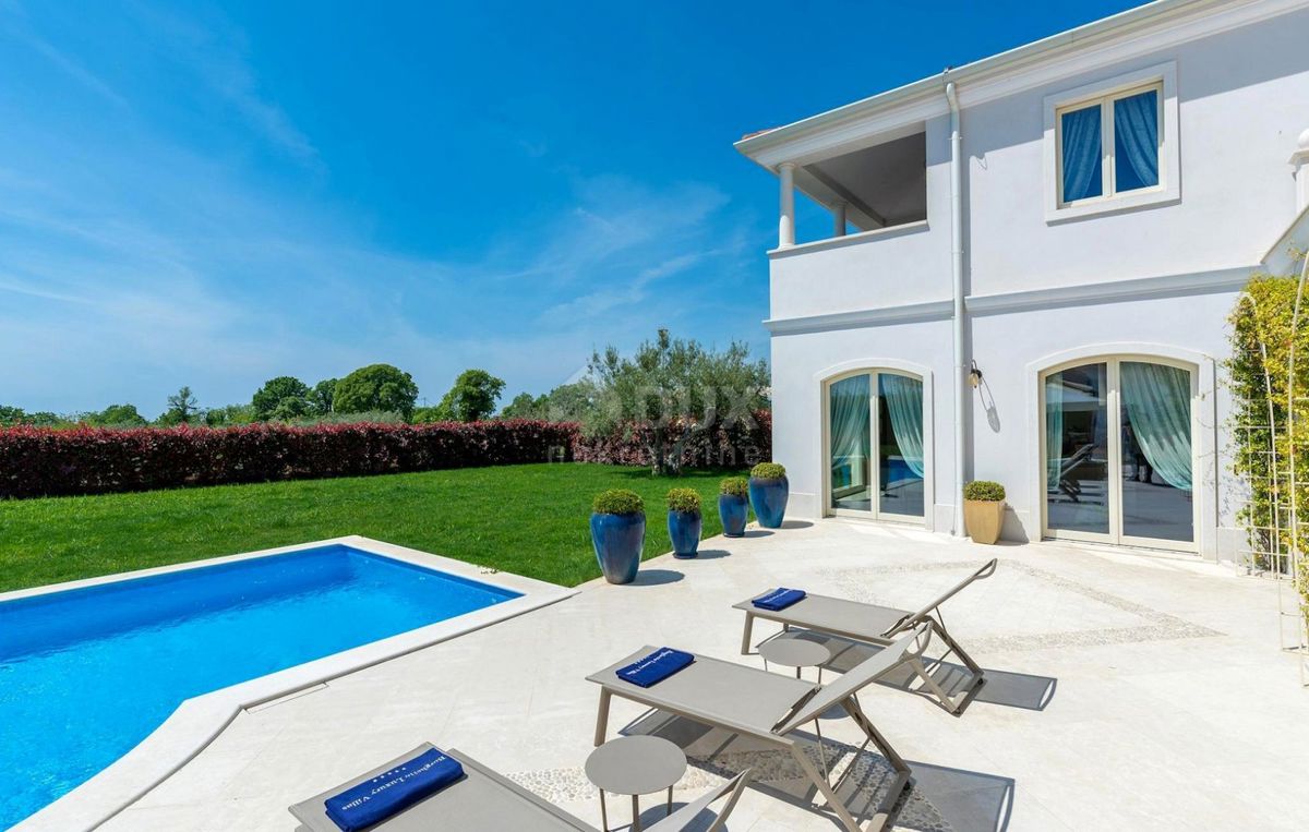 ISTRIA, PARENZO - Graziosa villa in una posizione eccezionale