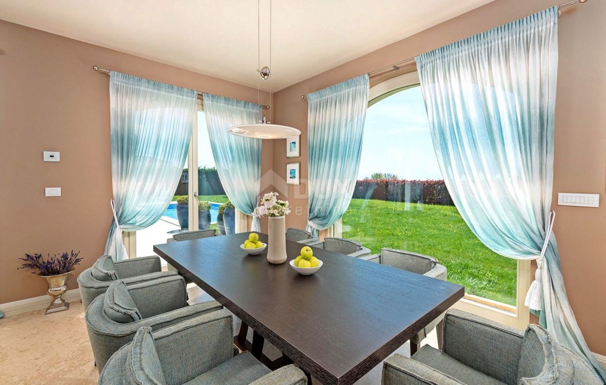 ISTRIA, PARENZO - Graziosa villa in una posizione eccezionale