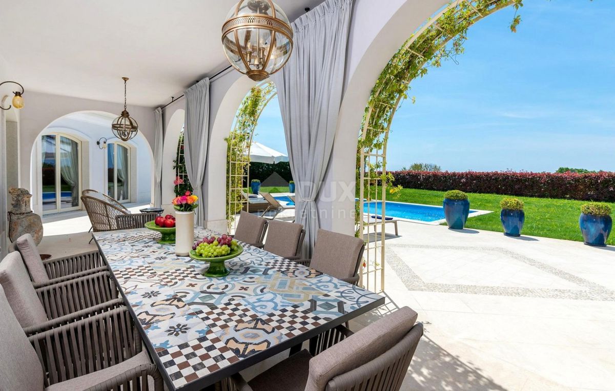 ISTRIA, PARENZO - Graziosa villa in una posizione eccezionale