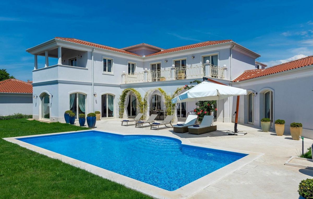 ISTRIA, PARENZO - Graziosa villa in una posizione eccezionale