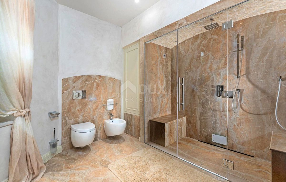 ISTRIA, PARENZO - Graziosa villa in una posizione eccezionale
