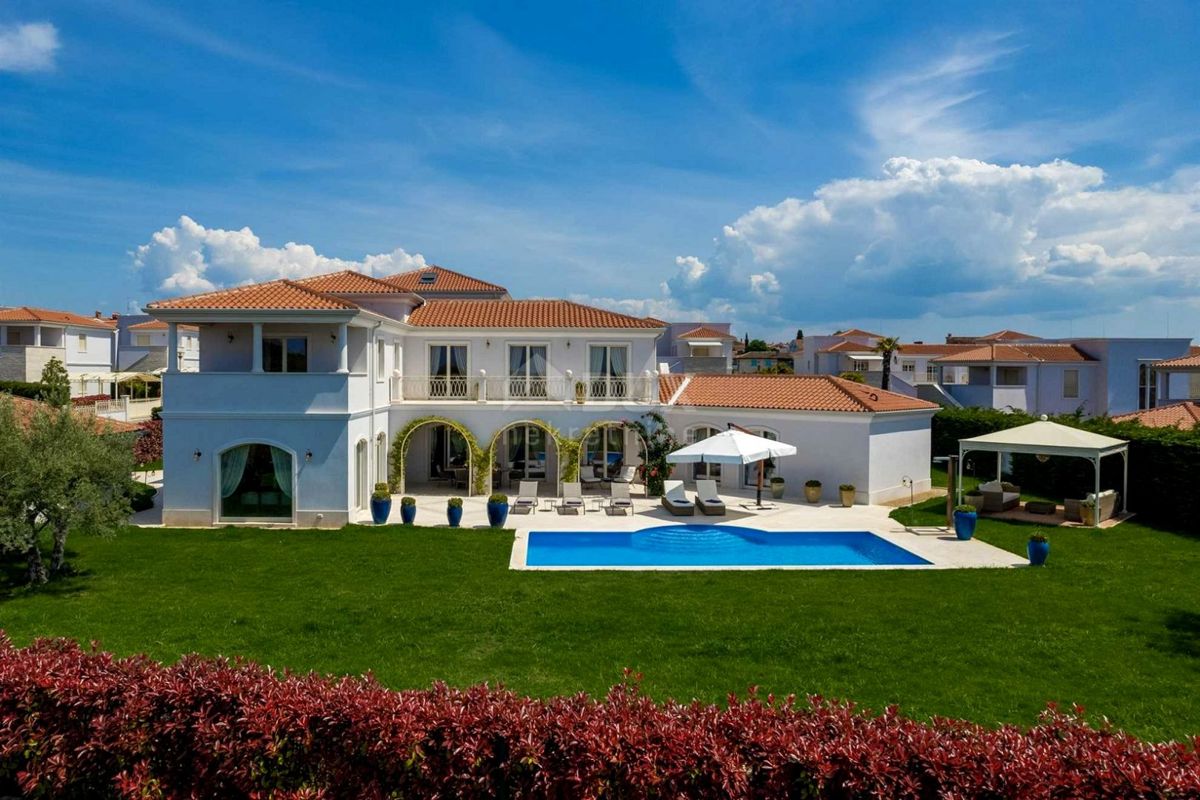 ISTRIA, PARENZO - Graziosa villa in una posizione eccezionale