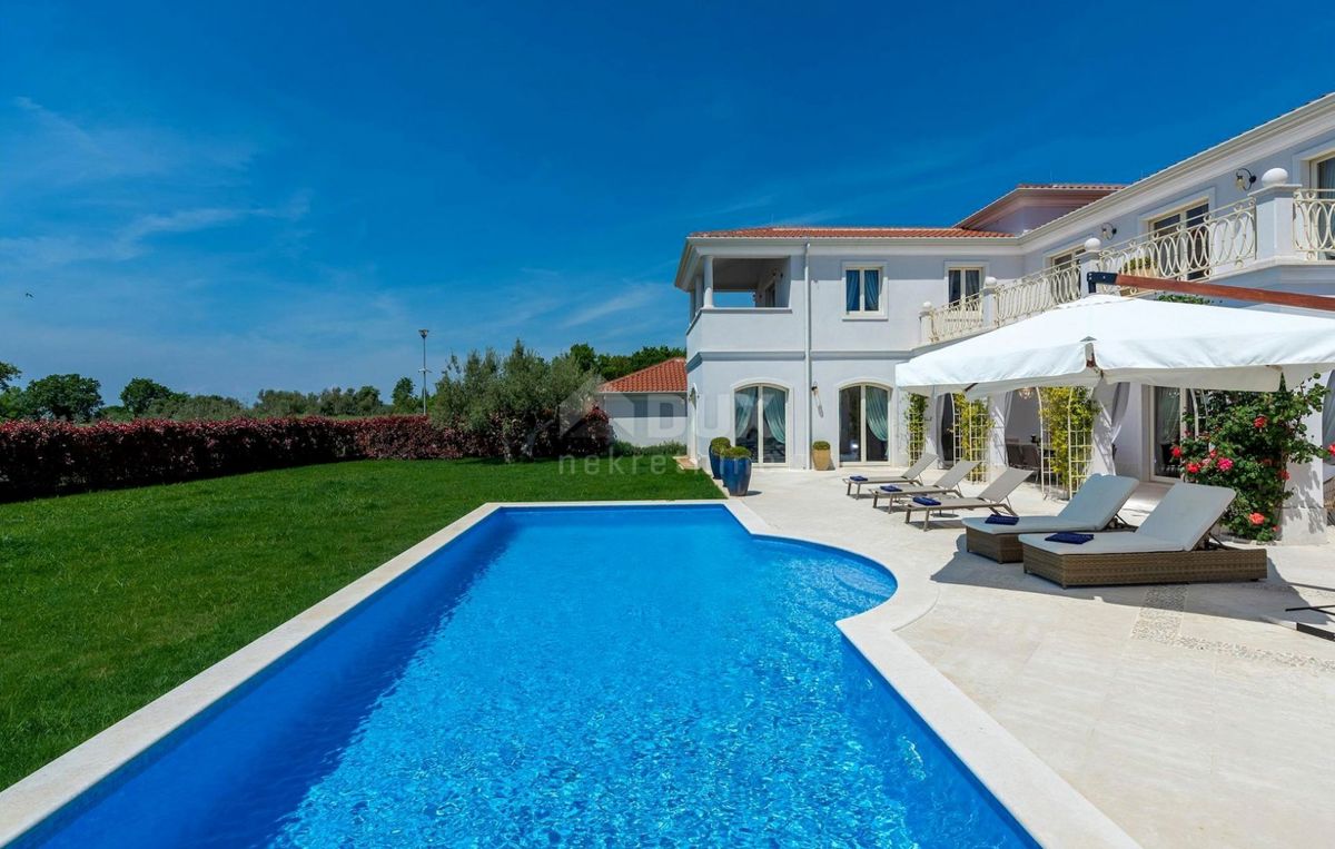 ISTRIA, PARENZO - Graziosa villa in una posizione eccezionale