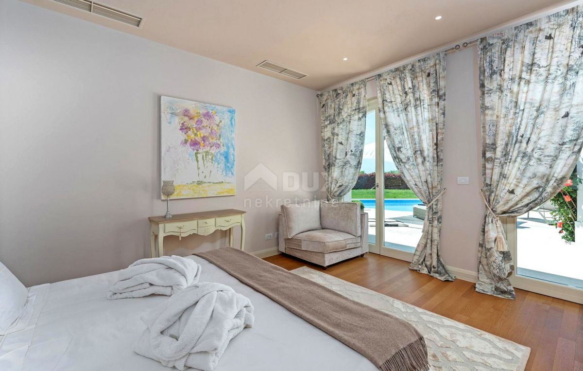 ISTRIA, PARENZO - Graziosa villa in una posizione eccezionale