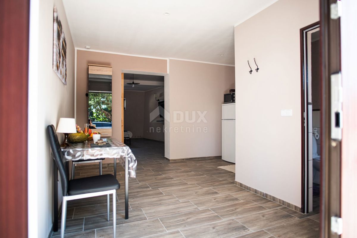 ISTRIA, PREMANTURA - Casa con 6 appartamenti, sauna e piscina. Vicino al mare! 
