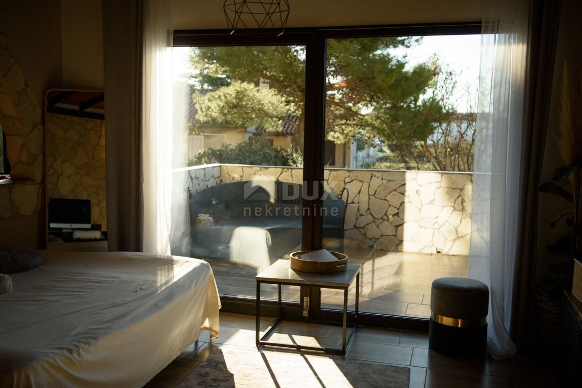 ISTRIA, PREMANTURA - Casa con 6 appartamenti, sauna e piscina. Vicino al mare! 