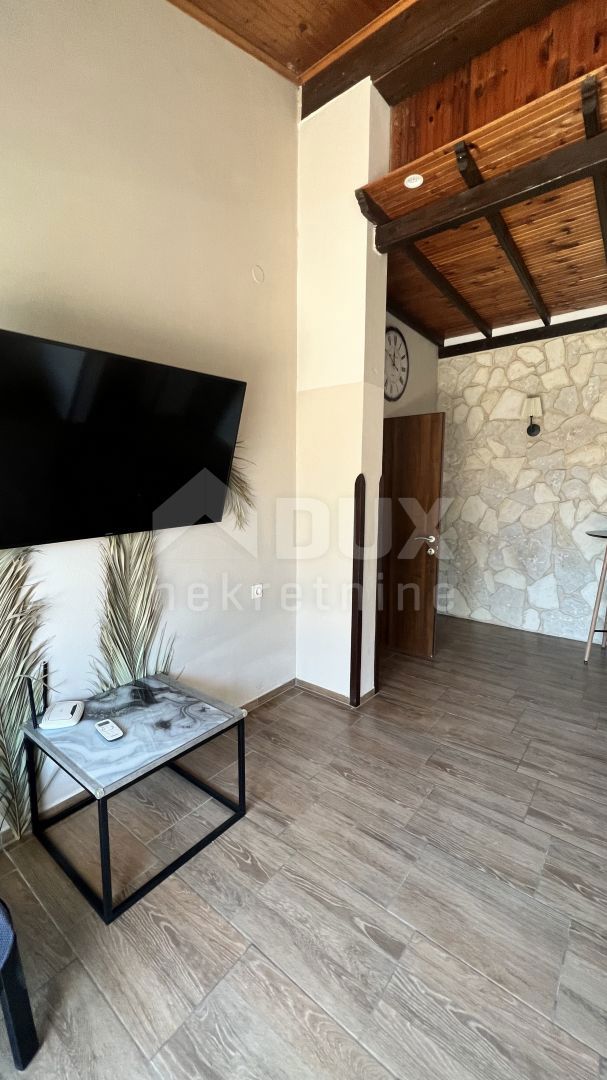 ISTRIA, PREMANTURA - Casa con 6 appartamenti, sauna e piscina. Vicino al mare! 