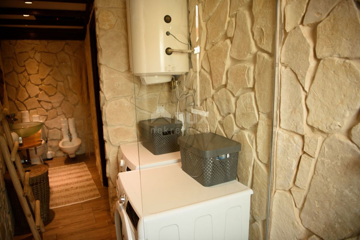 ISTRIA, PREMANTURA - Casa con 6 appartamenti, sauna e piscina. Vicino al mare! 